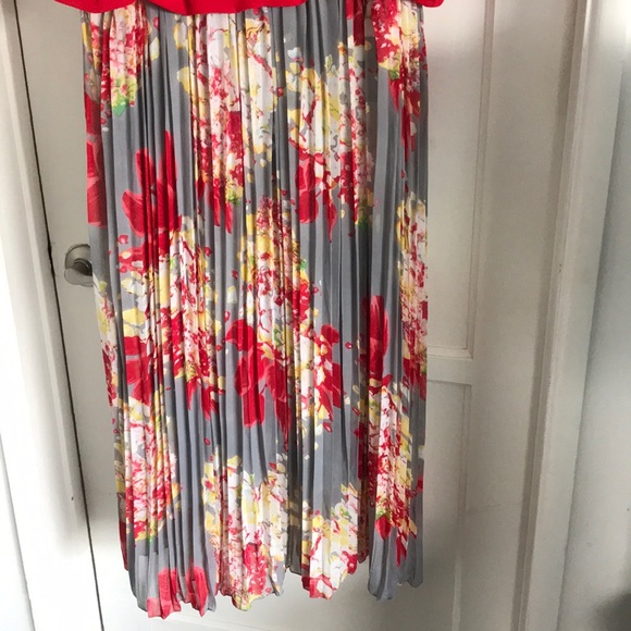 MAGIC Red Floral Sleeveless Pleated Dress Size 3X - Picture 3 of 9